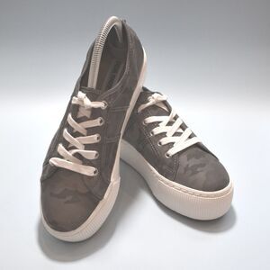 STEVE MADDEN Emmi Platform Camouflage Print Sneakers Women's Size 8